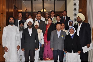 The Governor of Arunachal Pradesh Lt. Gen (Retd) Nirbhay Sharma and First Lady of the State Smt Jyotsna Sharma with representatives of various religious groups at Raj Bhawan, Itanagar on 9th January 2015